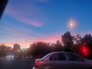 “为什么挡风玻璃比后视镜大？”
   “因为前面的路比后面更重要。”-猫匿社区