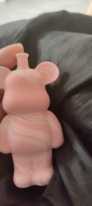 学校里管的最严的两个事一个是抽烟一个是打架 像我这种个子小脾气好的是不会打架了 在学校最追求刺激的事就是偷偷抽烟 在家一天半盒在学校一个星期还没抽完半盒 偷摸整点电子烟抽抽一会睡觉了 讨厌破学校-猫匿社区