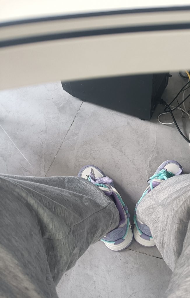 分享一双很喜欢的鞋子配色-开心社区-情绪-猫匿社区