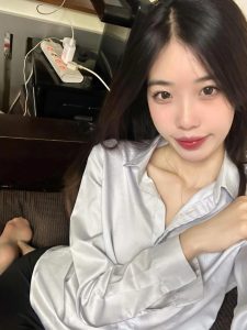 咬唇妆真的可以咬唇-猫匿