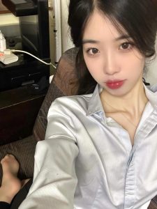 咬唇妆真的可以咬唇-猫匿