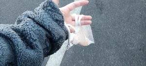 图一，买午饭的时候随拍哦；图二，好喜欢这些发型，除了锡纸烫哈哈-猫匿