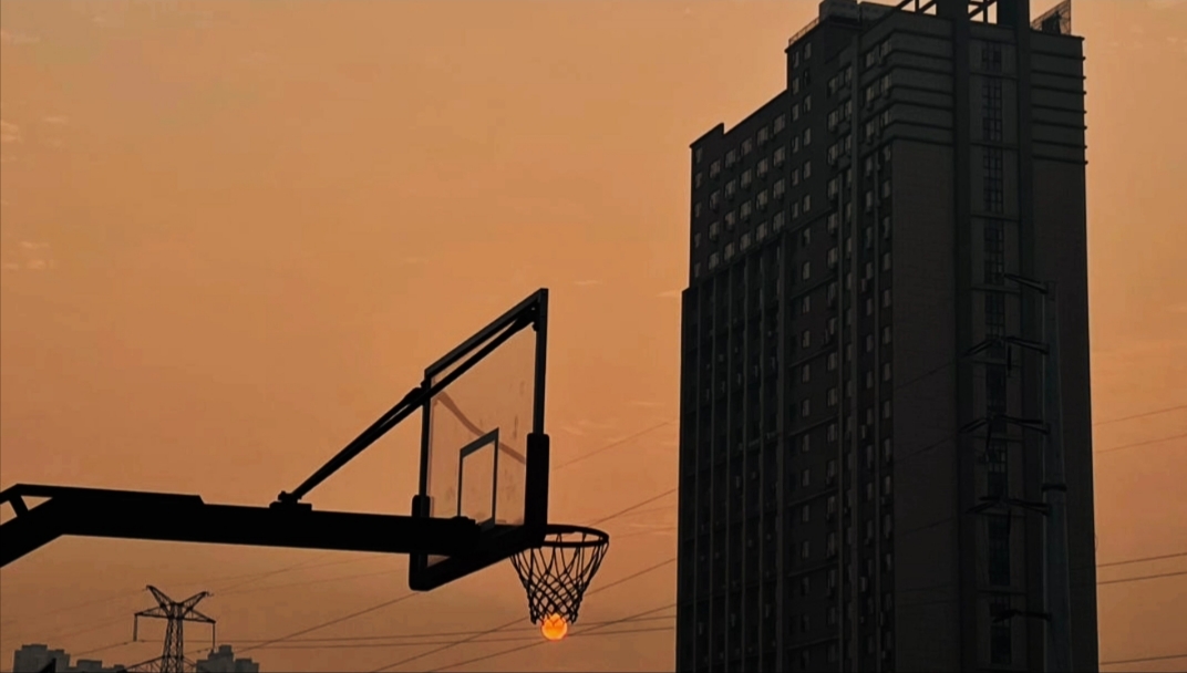 日落投进了一个三分球-猫匿