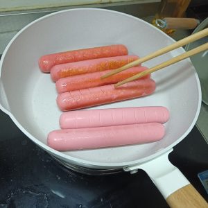 今天卖烤肠啦-猫匿