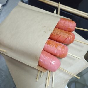 今天卖烤肠啦-猫匿