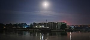 他乡纵有当头月，不及家长一盏灯-猫匿