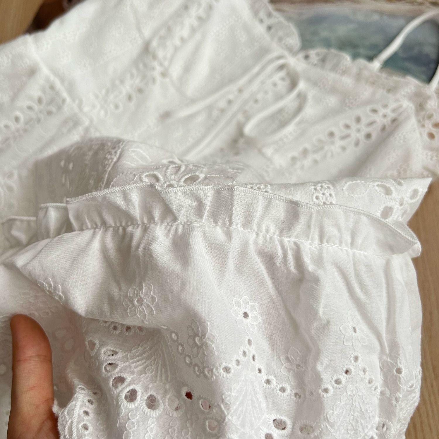 图片[3]-白色百搭蕾丝背心镂空吊带连衣裙-猫匿