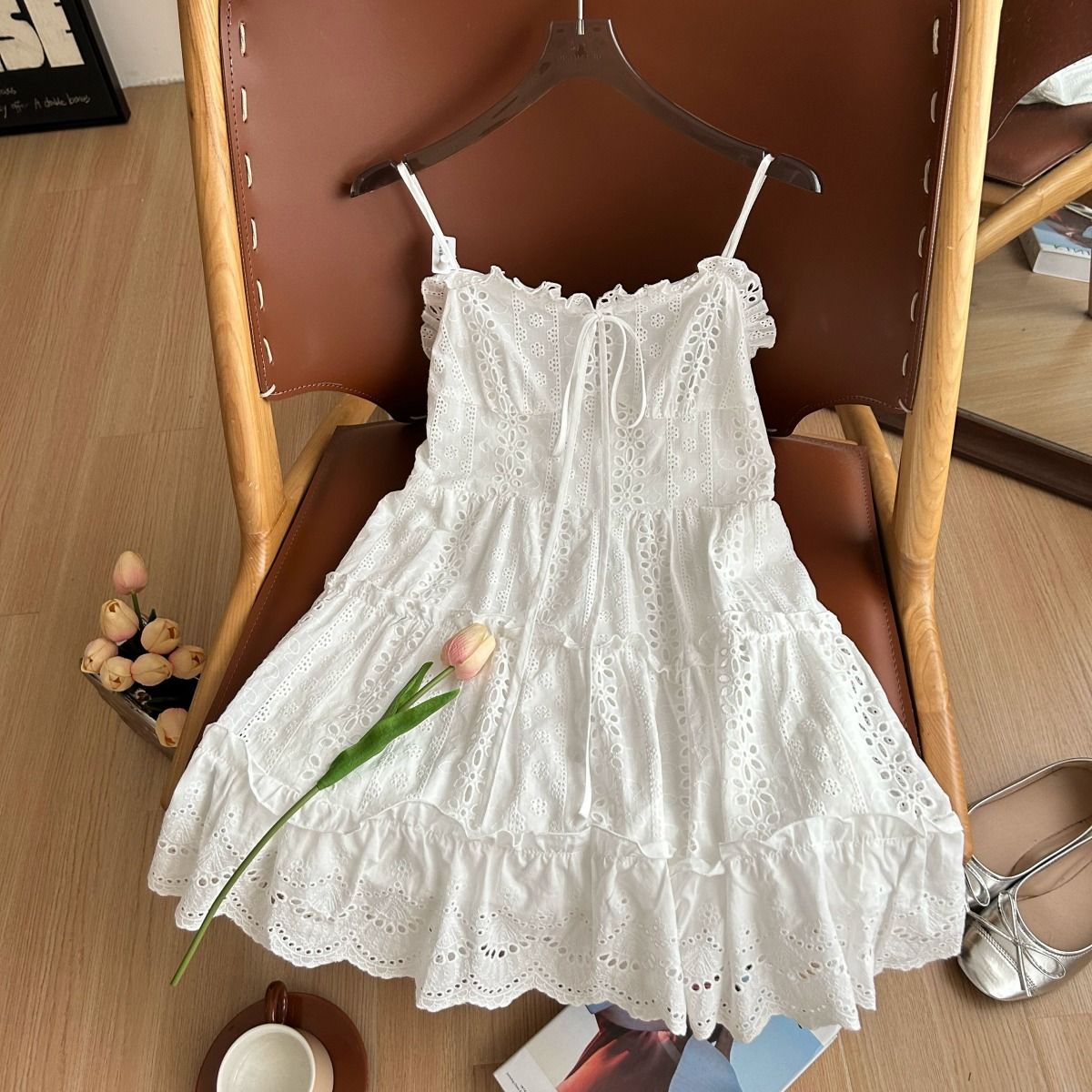 白色百搭蕾丝背心镂空吊带连衣裙-猫匿
